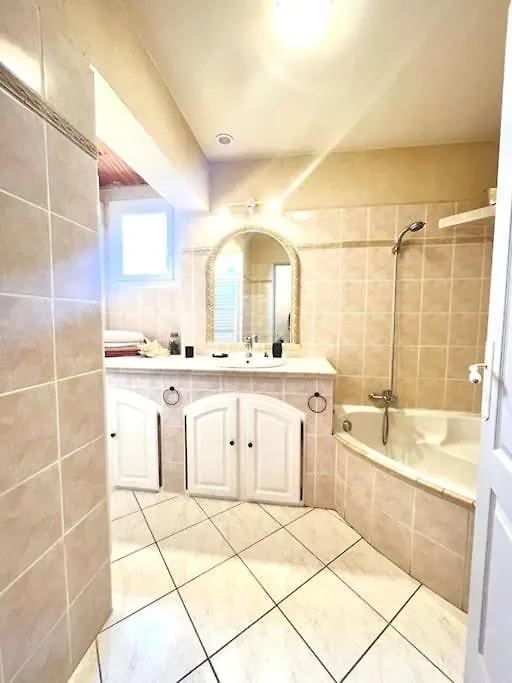 Appartement T4 De 100M2 Proche Marseille Rognac Γαλλία